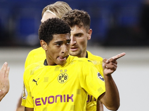 本届比赛却 本届比赛却